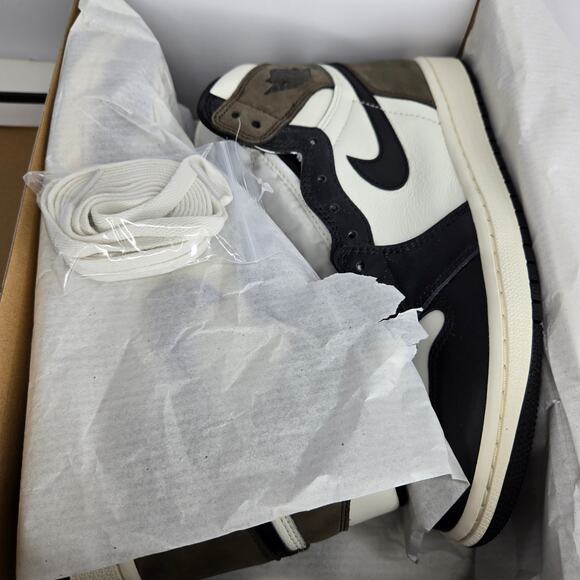 Air Jordan 1 High OG Mocha Size 8.5 Men